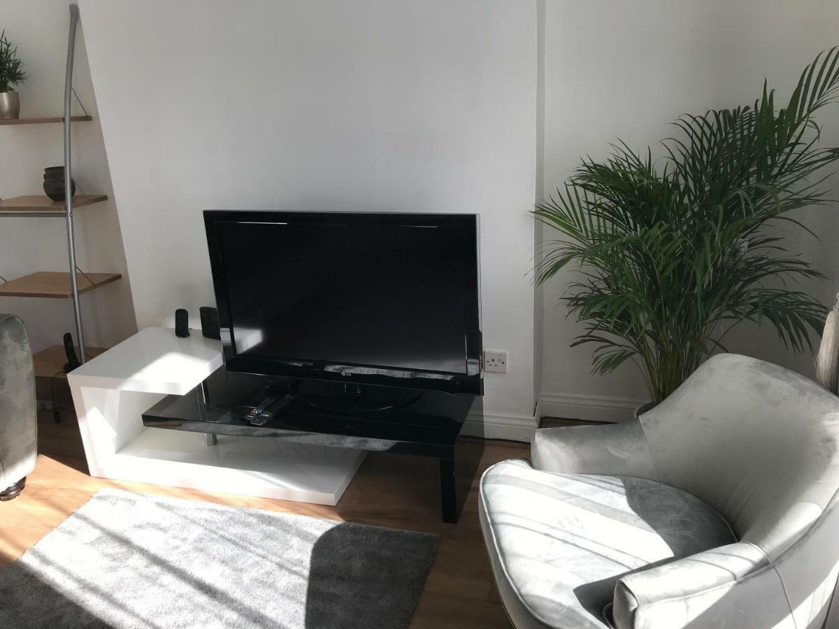 61 Urquhart Road Apartment